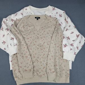 Vinyl Icons Women's Floral Pullover Sweatshirts Size Medium Lot of Two